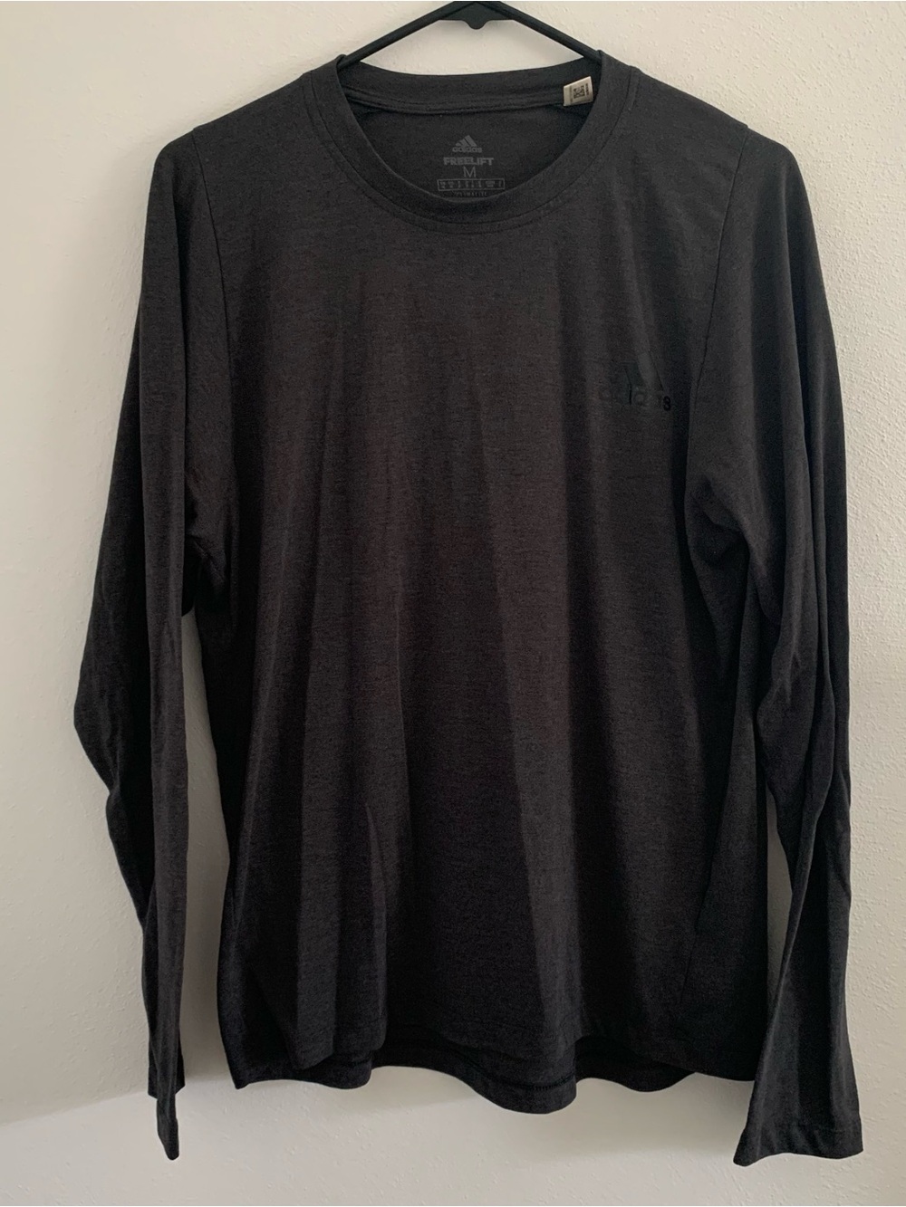 Men’s size medium Adidas freelift long sleeve t